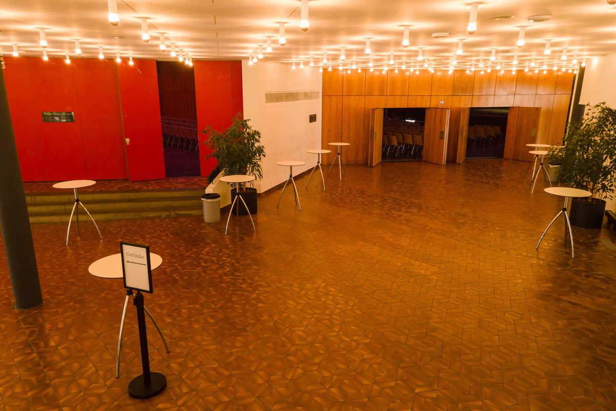 The foyer and entrance of the Willy-Brandt-Halle